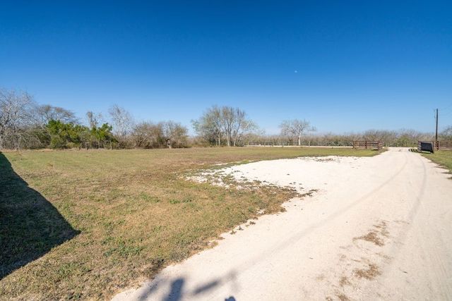 277 S County Road 307, Orange Grove, TX 78372