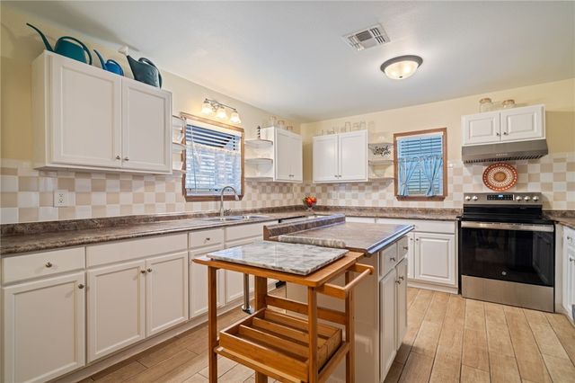 277 S County Road 307, Orange Grove, TX 78372