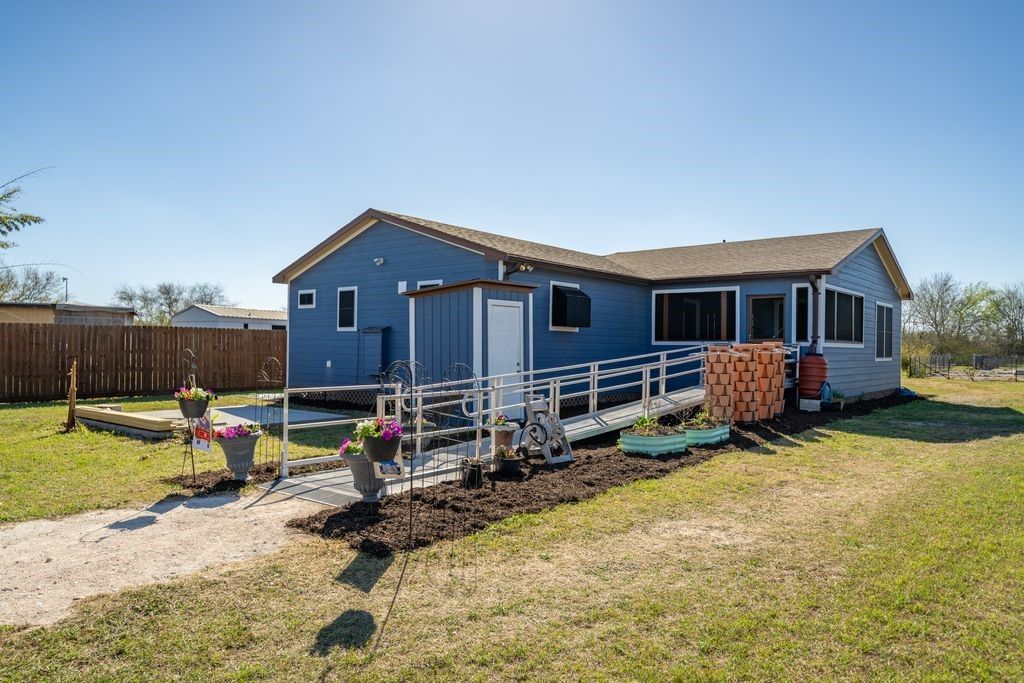 277 S County Road 307, Orange Grove, TX 78372