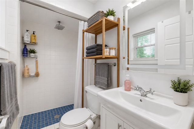 703 NW J Street, Bentonville, AR 72712