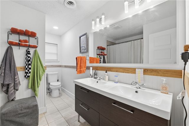 703 NW J Street, Bentonville, AR 72712