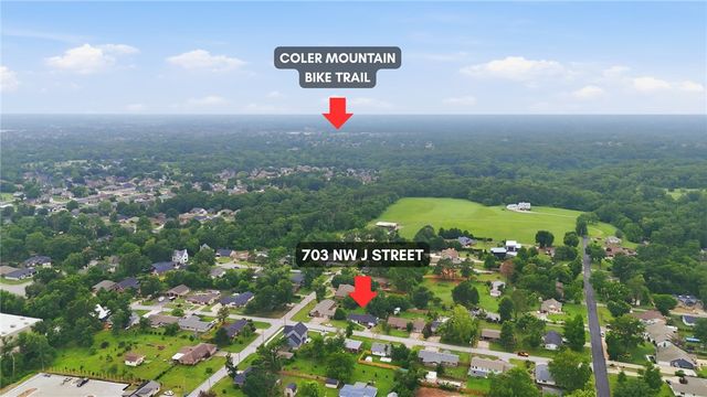 703 NW J Street, Bentonville, AR 72712