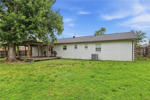 703 NW J Street, Bentonville, AR 72712