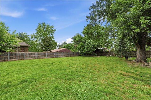 703 NW J Street, Bentonville, AR 72712