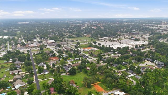 703 NW J Street, Bentonville, AR 72712