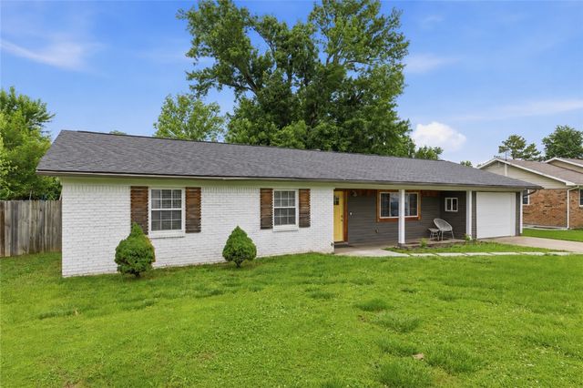 703 NW J Street, Bentonville, AR 72712