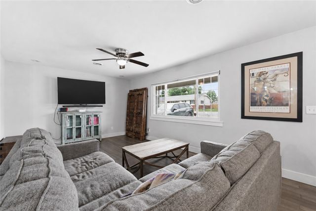 703 NW J Street, Bentonville, AR 72712