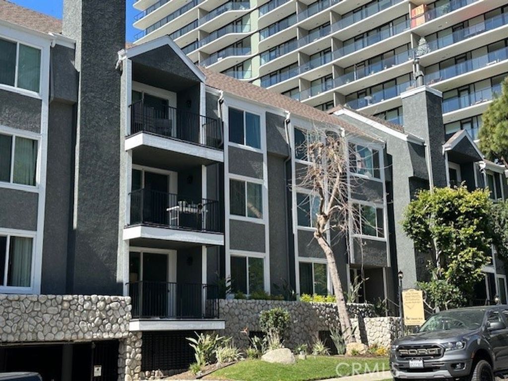 1247 Stoner 109, Los Angeles, CA 90025