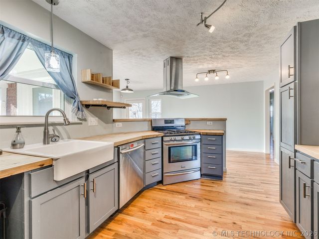 20855 S 4220 Road, Claremore, OK 74019