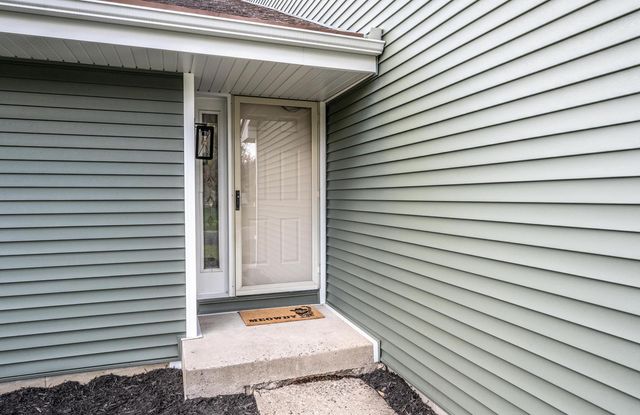 15020 Rushmore Crescent, Burnsville, MN 55306