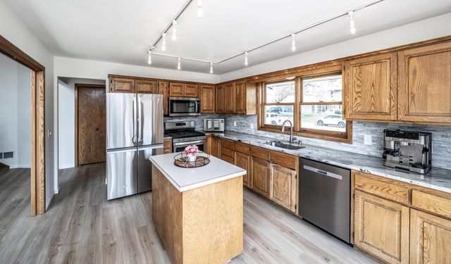 15020 Rushmore Crescent, Burnsville, MN 55306