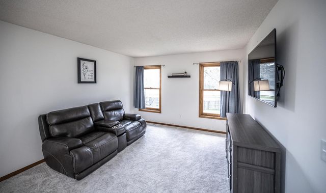15020 Rushmore Crescent, Burnsville, MN 55306