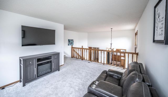 15020 Rushmore Crescent, Burnsville, MN 55306