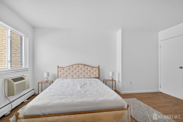22 lake Avenue 5a, East Brunswick, NJ 08816
