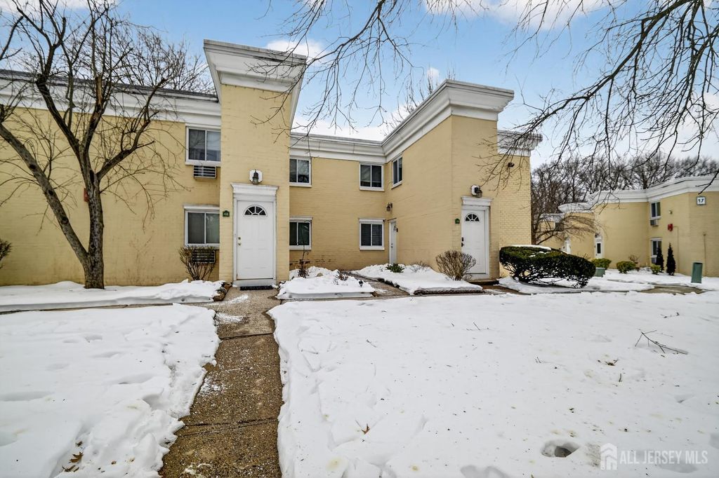 22 lake Avenue 5a, East Brunswick, NJ 08816