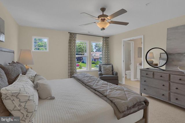 37550 BROADSIDE DR, Greenbackville, VA 23356