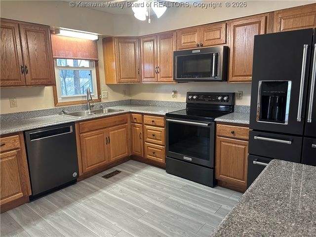 153 Rolling Meadows Road, Scott Depot, WV 25560