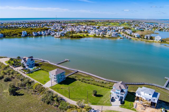 3226 Road Less Traveled, Galveston, TX 77554