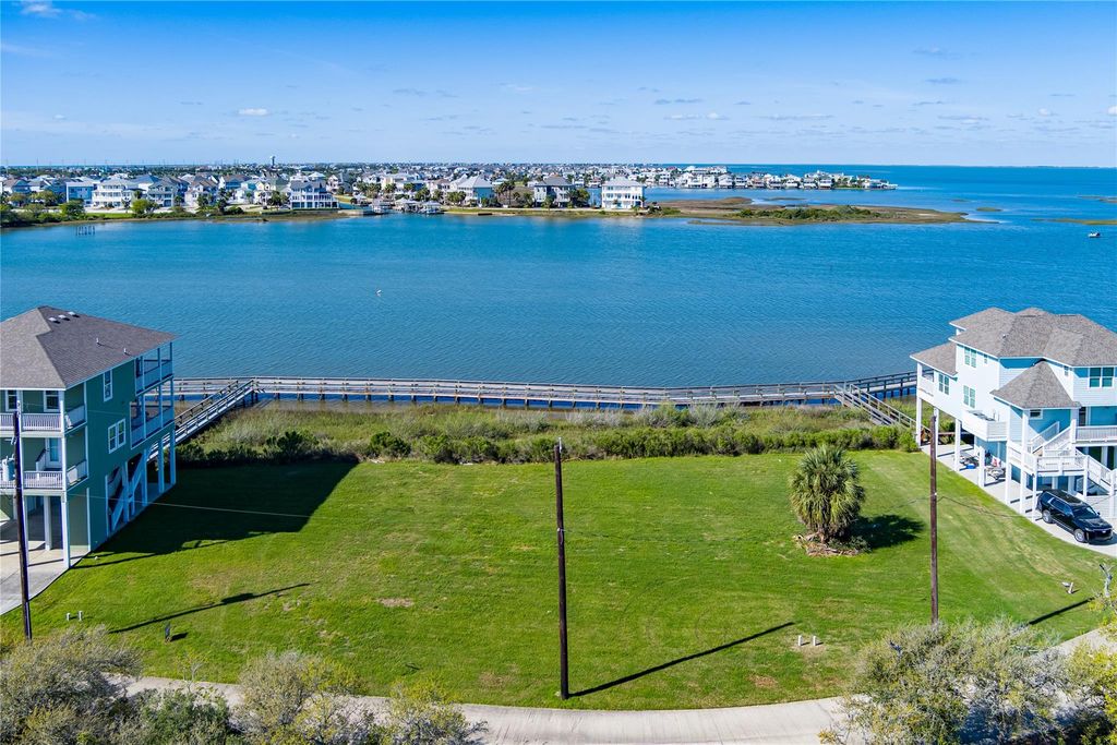 3226 Road Less Traveled, Galveston, TX 77554