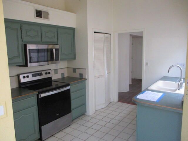 528 Eastlake Drive SE, Rio Rancho, NM 87124