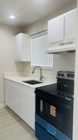 6106 Forest Hill Boulevard 201, West Palm Beach, FL 33415
