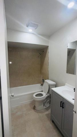 6106 Forest Hill Boulevard 201, West Palm Beach, FL 33415