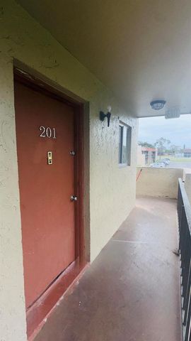 6106 Forest Hill Boulevard 201, West Palm Beach, FL 33415
