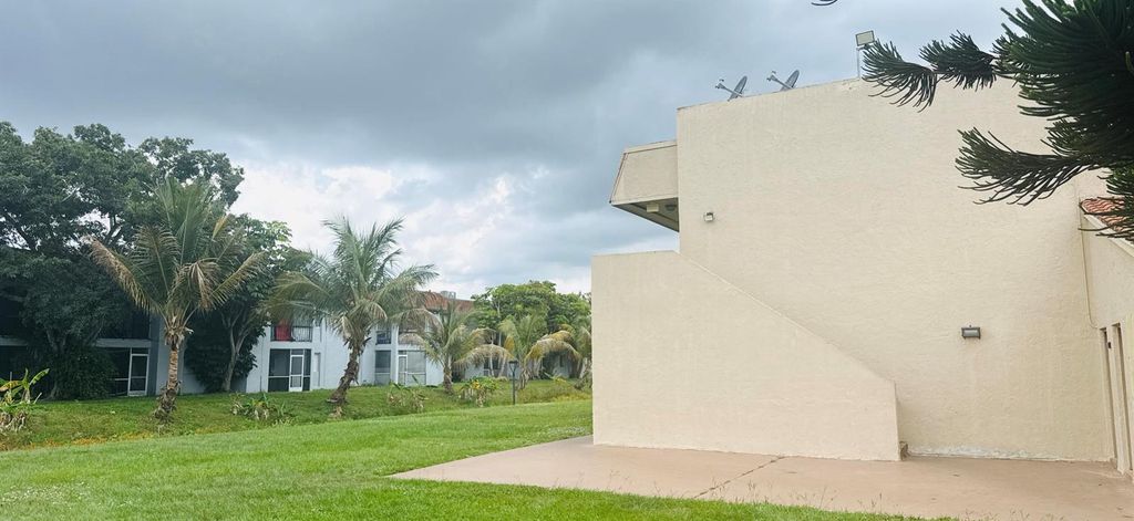 6106 Forest Hill Boulevard 201, West Palm Beach, FL 33415