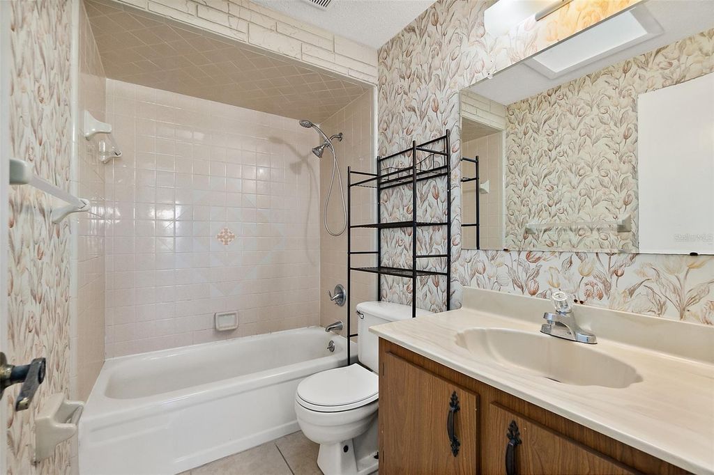 Image 16 of property listing at 977 WHIPORWILL DRIVE, Port Orange, FL 32127