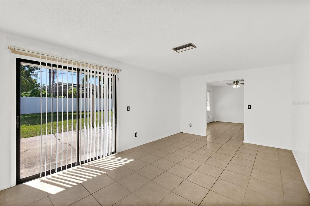 Image 4 of property listing at 977 WHIPORWILL DRIVE, Port Orange, FL 32127