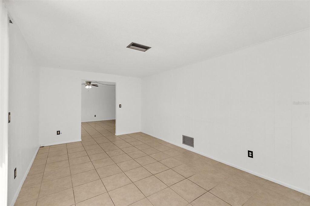 Image 5 of property listing at 977 WHIPORWILL DRIVE, Port Orange, FL 32127