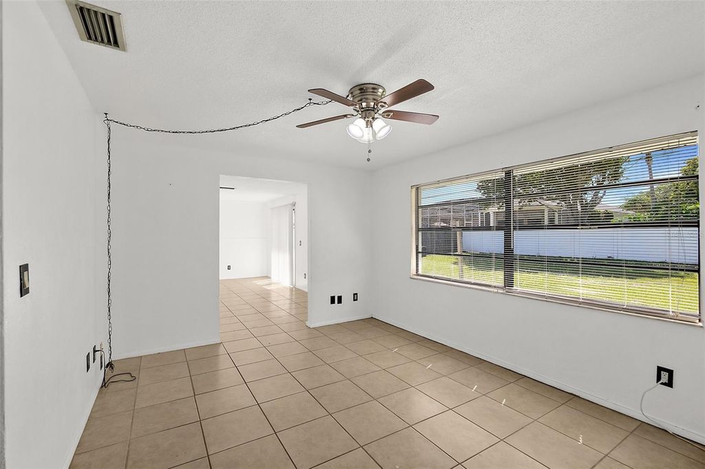 Image 7 of property listing at 977 WHIPORWILL DRIVE, Port Orange, FL 32127