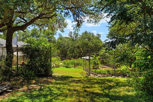 2111 Stallion Springs DR, Fischer, TX 78623