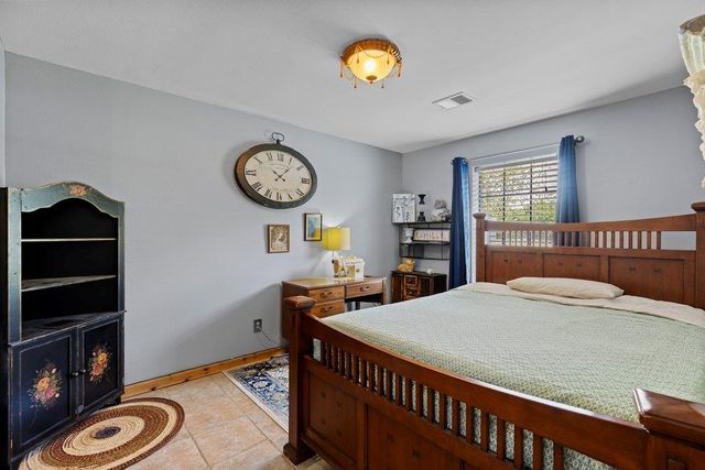 2111 Stallion Springs DR, Fischer, TX 78623