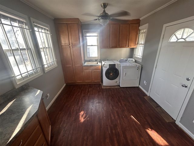 32 E George Avenue, Hazel Park, MI 48030