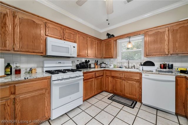 477053 E 1085 Road, Roland, OK 74954