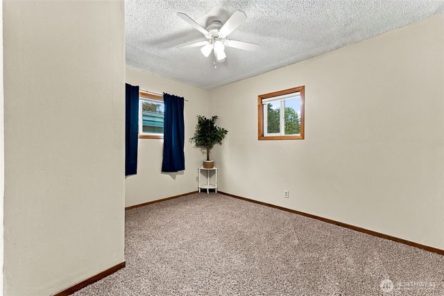 1140 N Cambrian Avenue, Bremerton, WA 98312