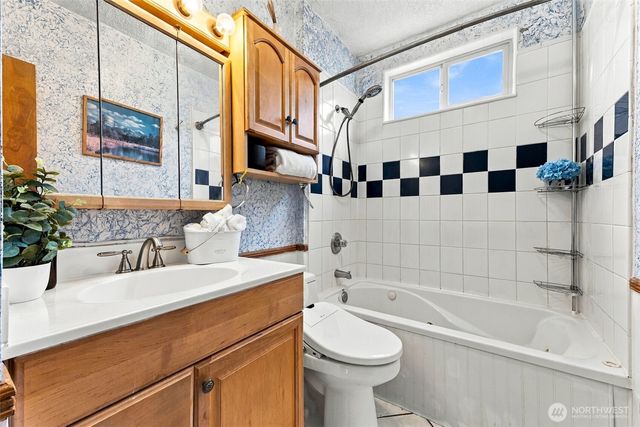 1140 N Cambrian Avenue, Bremerton, WA 98312