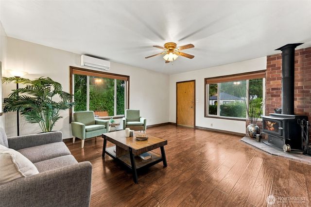 1140 N Cambrian Avenue, Bremerton, WA 98312