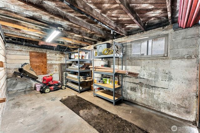 1140 N Cambrian Avenue, Bremerton, WA 98312