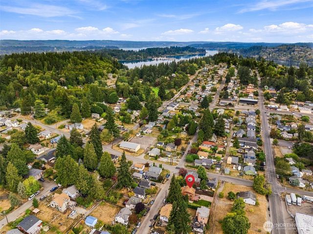 1140 N Cambrian Avenue, Bremerton, WA 98312