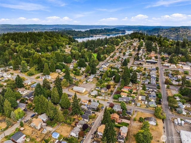 1140 N Cambrian Avenue, Bremerton, WA 98312