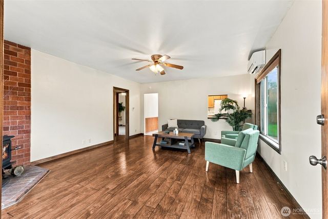 1140 N Cambrian Avenue, Bremerton, WA 98312