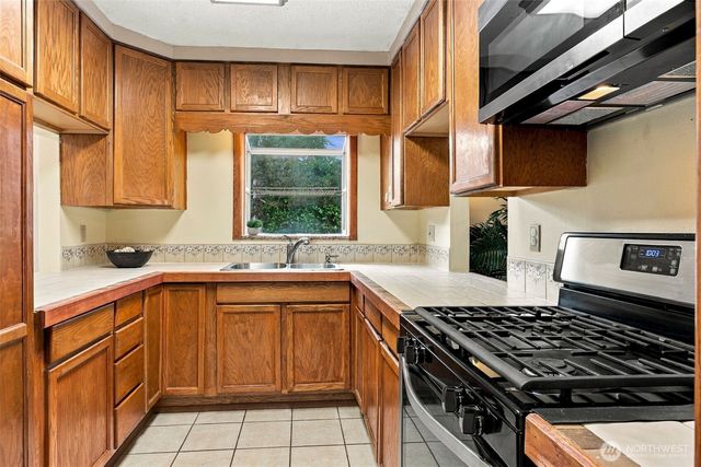 1140 N Cambrian Avenue, Bremerton, WA 98312