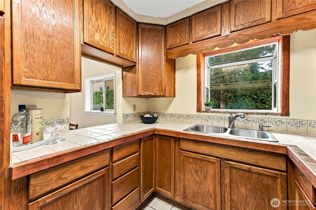 1140 N Cambrian Avenue, Bremerton, WA 98312