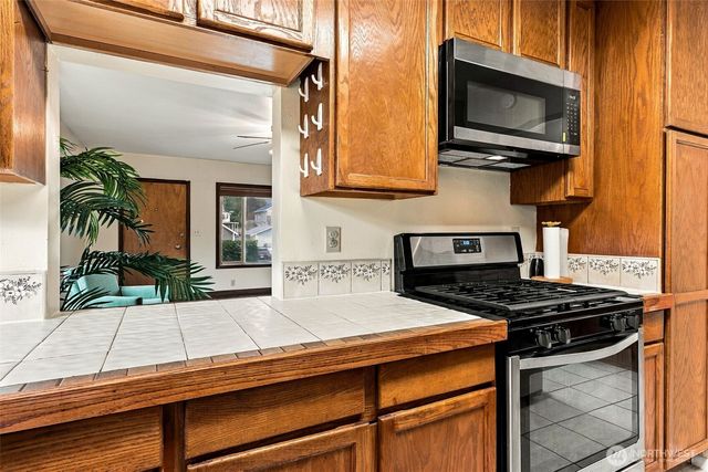 1140 N Cambrian Avenue, Bremerton, WA 98312