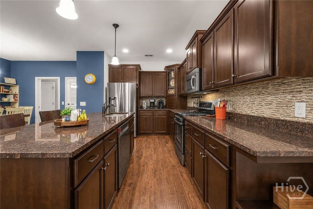 Image 11 of property listing at 150 Jacobs Circle, Richmond Hill, GA 31324