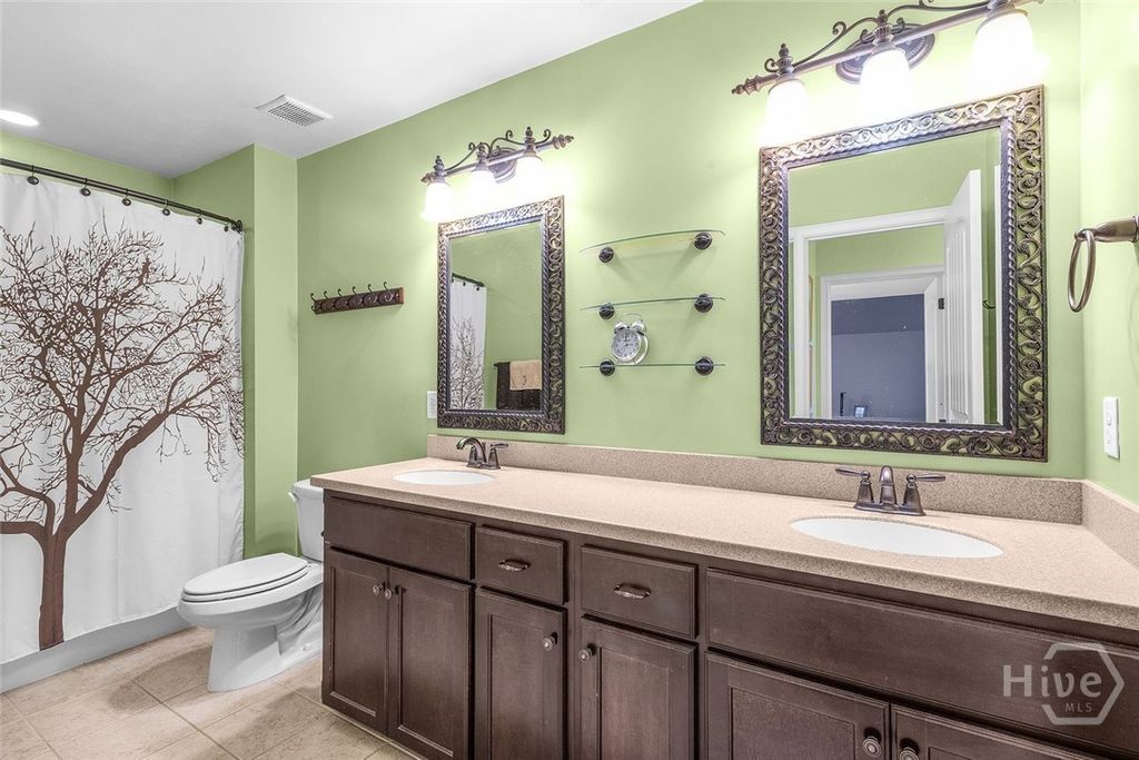 Image 26 of property listing at 150 Jacobs Circle, Richmond Hill, GA 31324