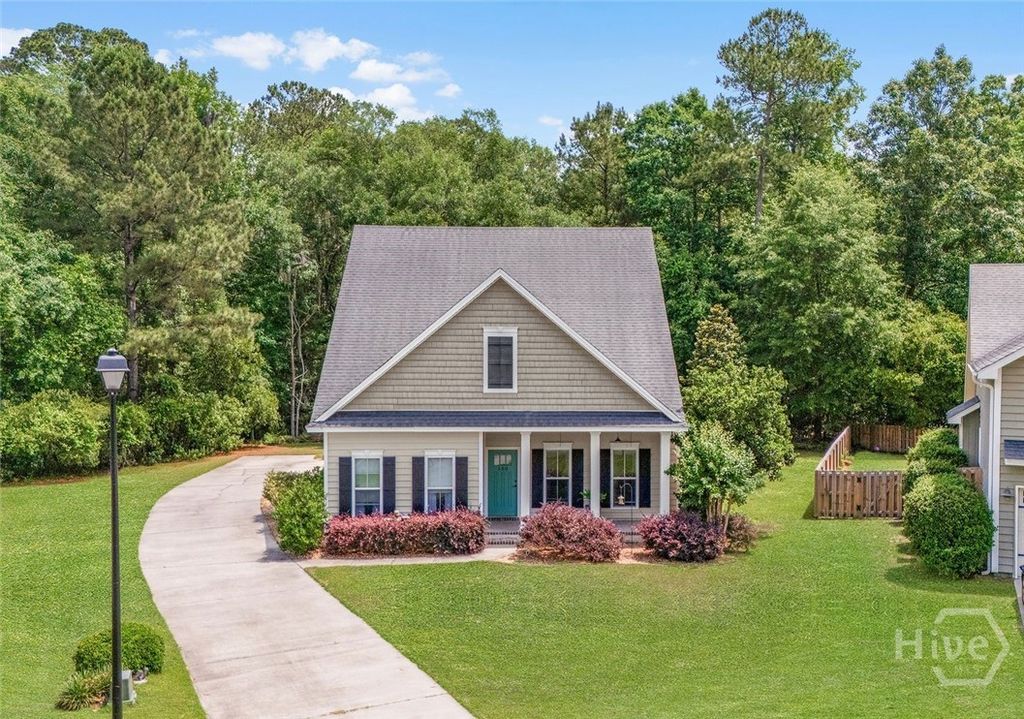 Image 3 of property listing at 150 Jacobs Circle, Richmond Hill, GA 31324
