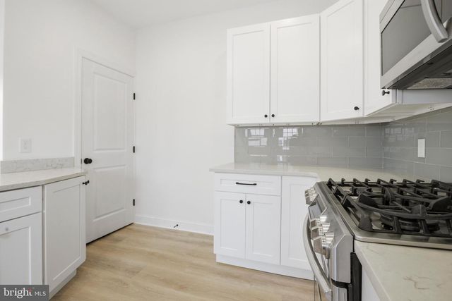 210 POWHATTAN AVE, Essington, PA 19029